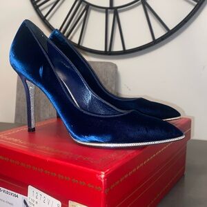 Gorgeous pair of glitter bottom velvet royal blue shoes. Very comfortable